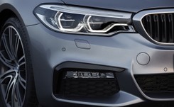 Schetyna sprawił sobie nowe BMW, a Kaczyński nie martwi się o benzynę. Który szef partii ma lepszą furę?