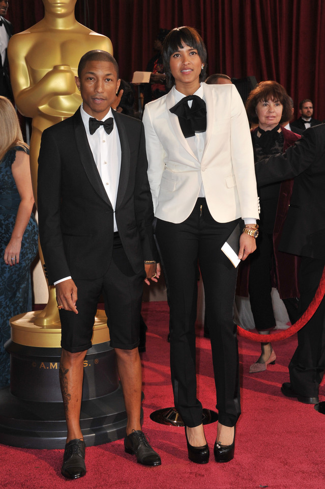 Kontrowersyjne oscarowe stylizacje: Pharrell Williams w 2014 r. (na zdjęciu z Helen Lasichanh)