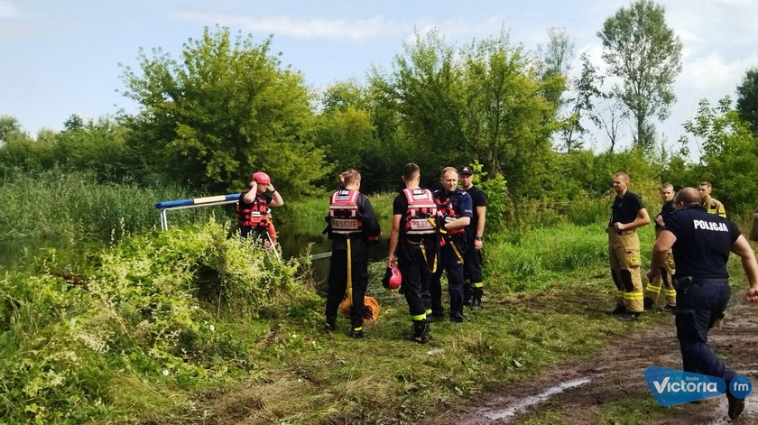 Dramat w Bednarach. Znaleziono ciało chłopca, który zniknął pod wodą w Bzurze