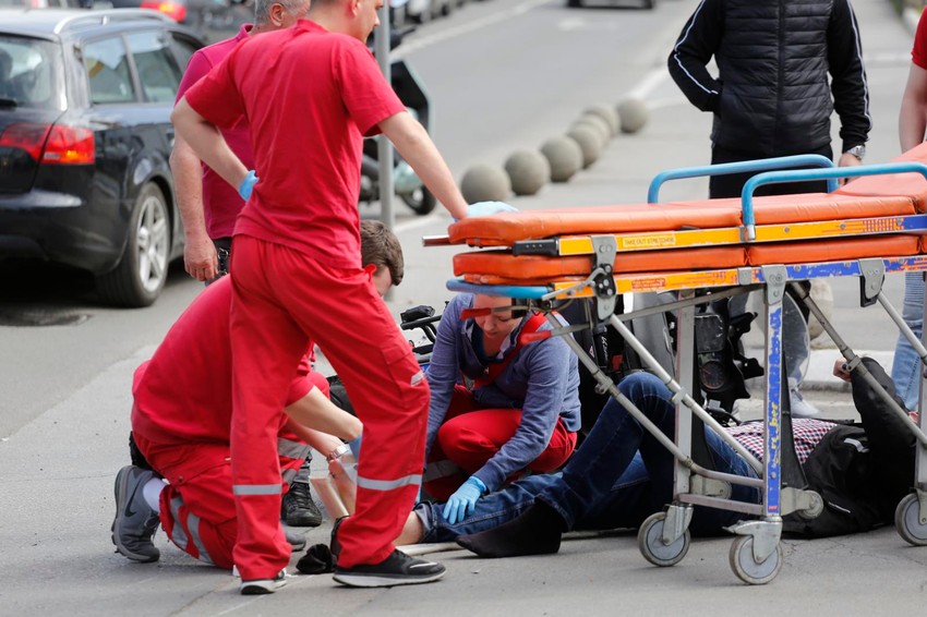 Hitna je mladića prevezla na dalje preglede