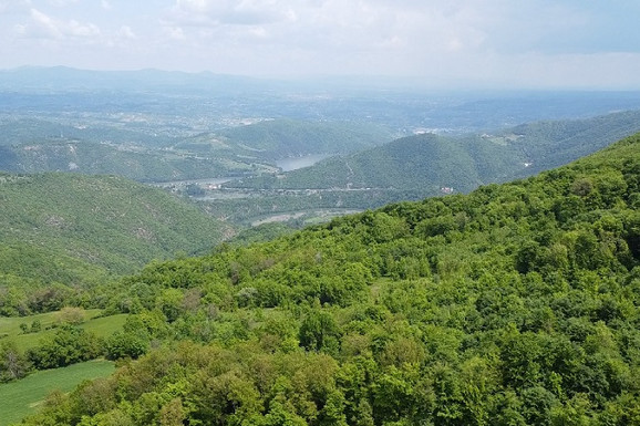 DVE ŽENE I MUŠKARAC SE IZGUBILI NA NEPRISTUPAČNOM TERENU Detalji drame u Ovčarsko-kablarskoj klisuri: Vatrogasci tragaju za troje Rusa