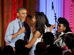 Ależ on musi ją kochać! Barack Obama podarował córce wyjątkowy prezent na 18 urodziny. FOTO