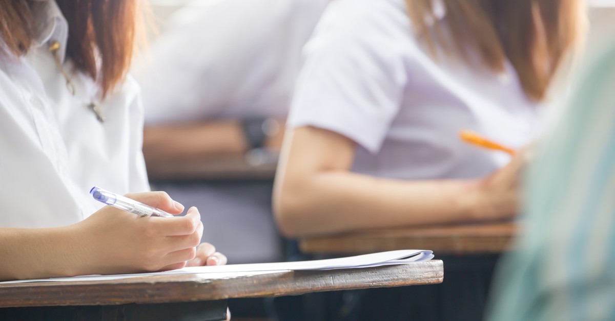 Matura 2025. Ile kosztują korepetycje z polskiego, matematyki i angielskiego? [STAWKI]