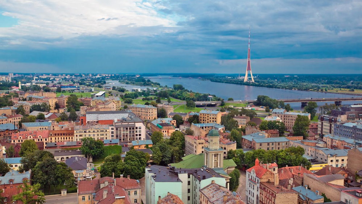 Na mniej niż osiem miesięcy przed planowanym przez Łotwę wejściem do strefy euro 1 stycznia 2014 roku, większość - 62 proc. - Łotyszy nie chce przyjęcia wspólnej waluty - wskazują wyniki sondażu ogłoszonego w poniedziałek.