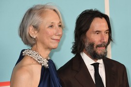 Kijanu Rivs i Aleksandra ZABLISTALI NA CRVENOM TEPIHU, a onda su NJEGOVE CIPELE pokvarile utisak savršenstva - da li je OVAKVOJ OBUĆI mesto na glamuroznim događajima?