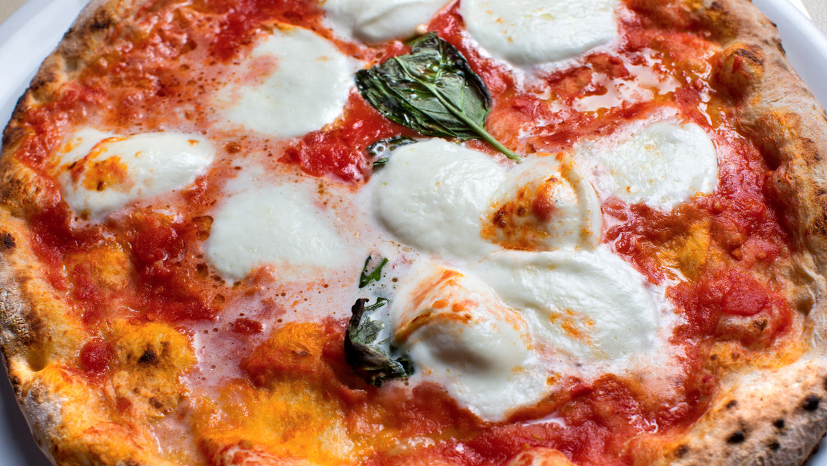 Najlepsze we Włoszech pizzerie są w mieście Caserta na południu i w Weronie na północy - taki jest werdykt autorów rankingu wydawnictwa „Gambero Rosso”. Wydało ono doroczny przewodnik po lokalach w całej Italii, w których można zjeść wyborną pizzę.