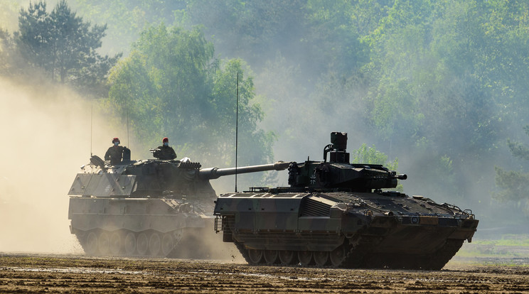 Puma harckocsik gyakorlat közben / Fotó: Northfoto