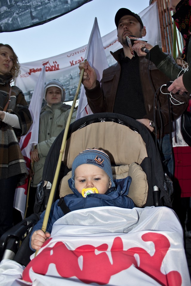 Protest przed magistratem, fot. Robert Kulig/ Onet