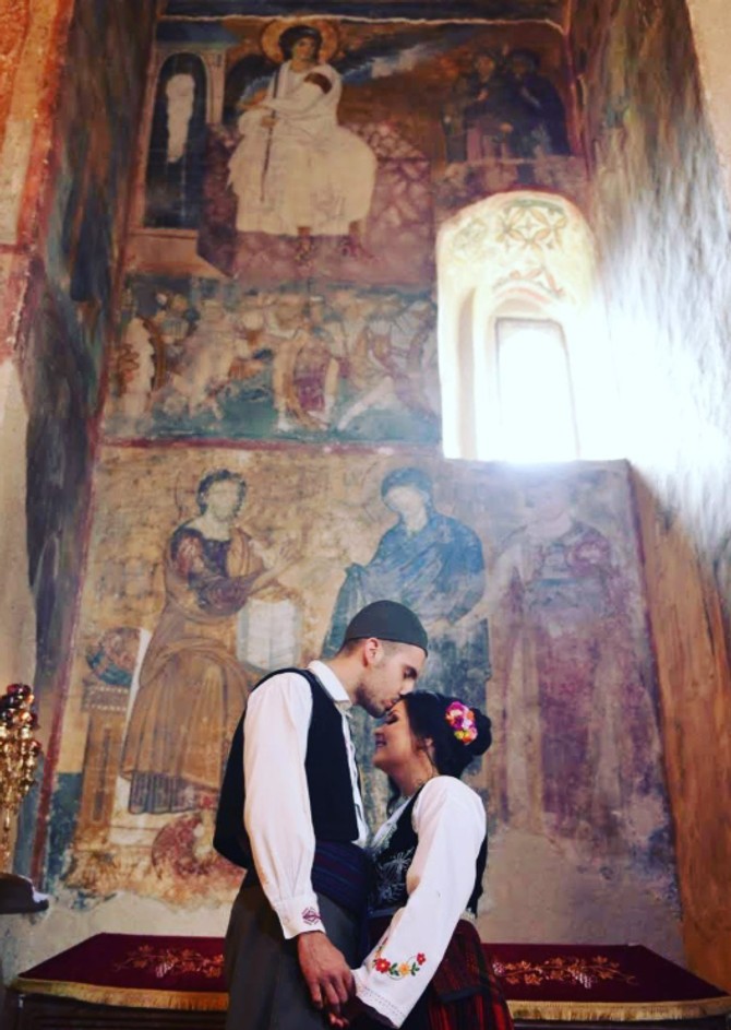Sanja i Nikola Brašnjević na venčanju u manastiru Mileševa