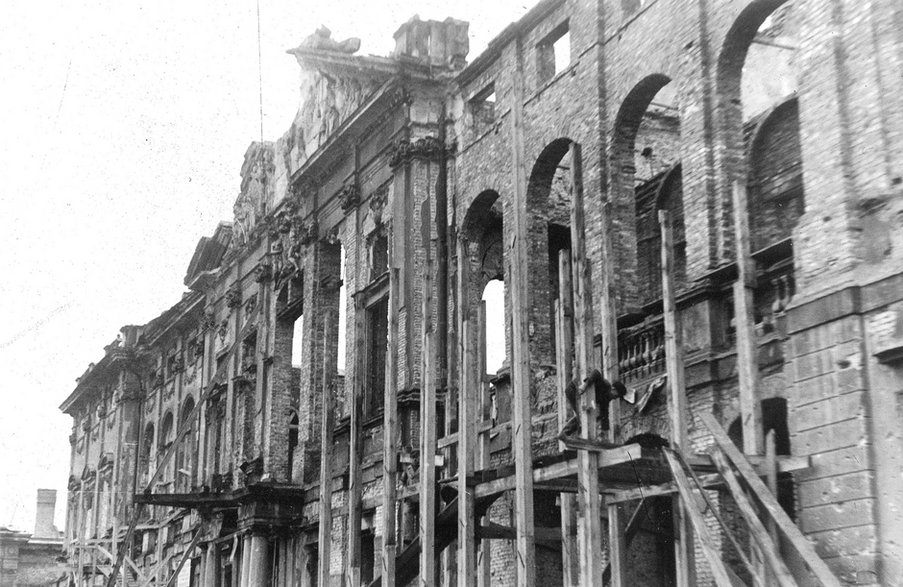 Pałac Krasińskich tuż po zakończeniu wojny