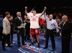 Mariusz Wach nadal niepokonany!