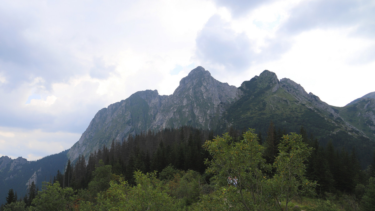 Tatry. Turysta rażony piorunem na Giewoncie. Nie udało się go uratować