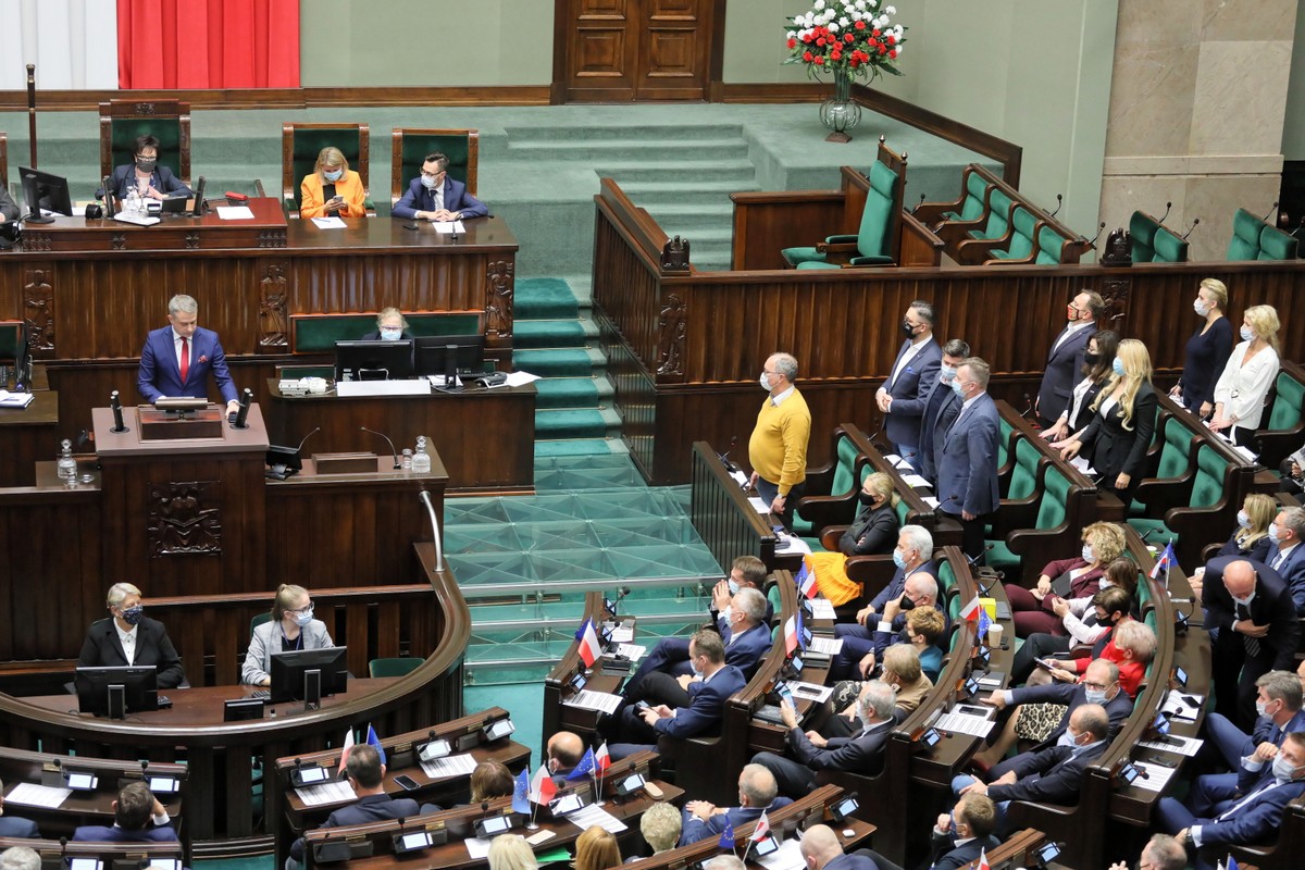 Posłowie na sali obrad w Sejmie