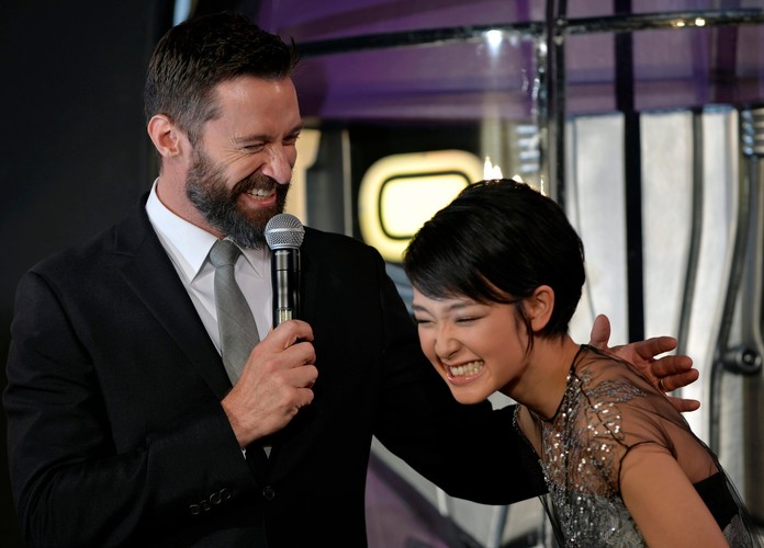 Hugh Jackman i Ayame Goriki podczas premiery w Tokio