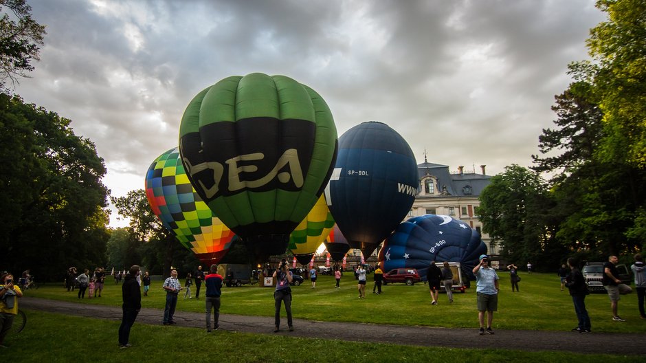 II Zawody Balonowe "In The Silesian Sky" - start balonów świtem z pszczyńskiego parku zamkowego - 25.06.2022 r. - autor: Andrzej Grynpeter