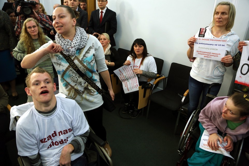 WARSZAWA SEJM NIEPEŁNOSPRAWNE DZIECI PROTEST OPIEKUNÓW (opiekunowie niepełnosprawnych w Sejmie)