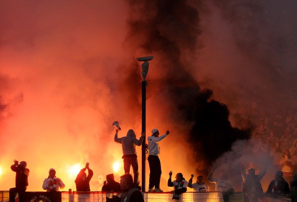 Kibice Legii Warszawa podczas meczu finałowego o piłkarski Pucharu Polski z Lechem Poznań w Bydgoszczy, fot. PAP/Tytus Żmijewski