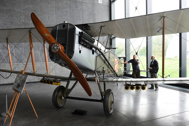 Maszyna prezentowana w krakowskim muzeum przybyła z Nowej Zelandii, gdzie została odbudowana przez Vintage Aviator Ltd. fot. (mgo) PAP/Jacek Bednarczyk