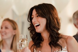 Haljina koju je Srpkinja izabrala za svadbu ZASENILA JE SVE KREACIJE U KANU: Kupljena u Kragujevcu, a izgleda kao da su je zajedno stvarali NAJBOLJI DIZAJNERI na svetu