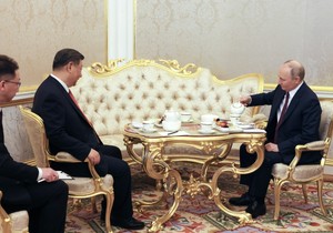 Si Đinping i Vladimir Putin pili su čaj u Moskvi prošle godine