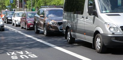 Buspasy wolne, a kierowcy stoją w korkach