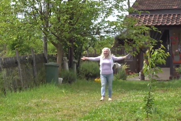 ŽIVELA NA VRAČARU, A SAD OKOPAVA BAŠTU NA SELU: "Zašto bih slušala trube u gradu? Divila sam se Vesni Zmijanac kada je otišla na Bukulju"