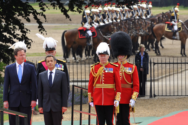 Sarkozy traci sześć punktów do Hollande'a