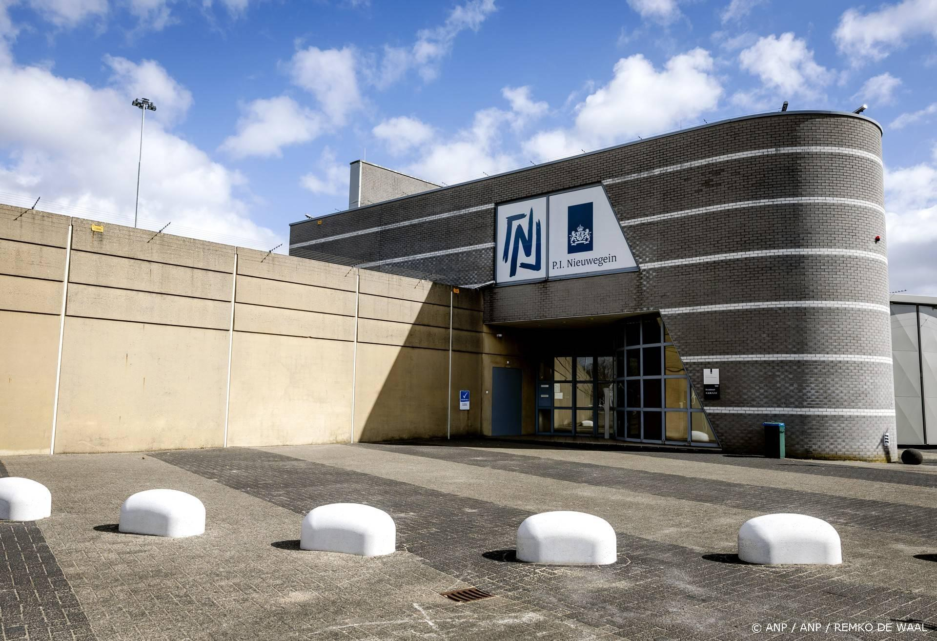 Verdachte misbruik zeven minderjarigen dood op de dag van de rechtszaak