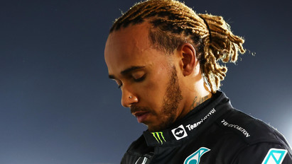 Hamilton összeomlott a gyenge Mercedes miatt