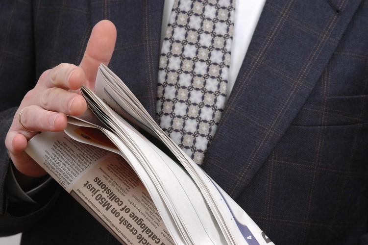 1. Czytaj gazetę do góry nogami