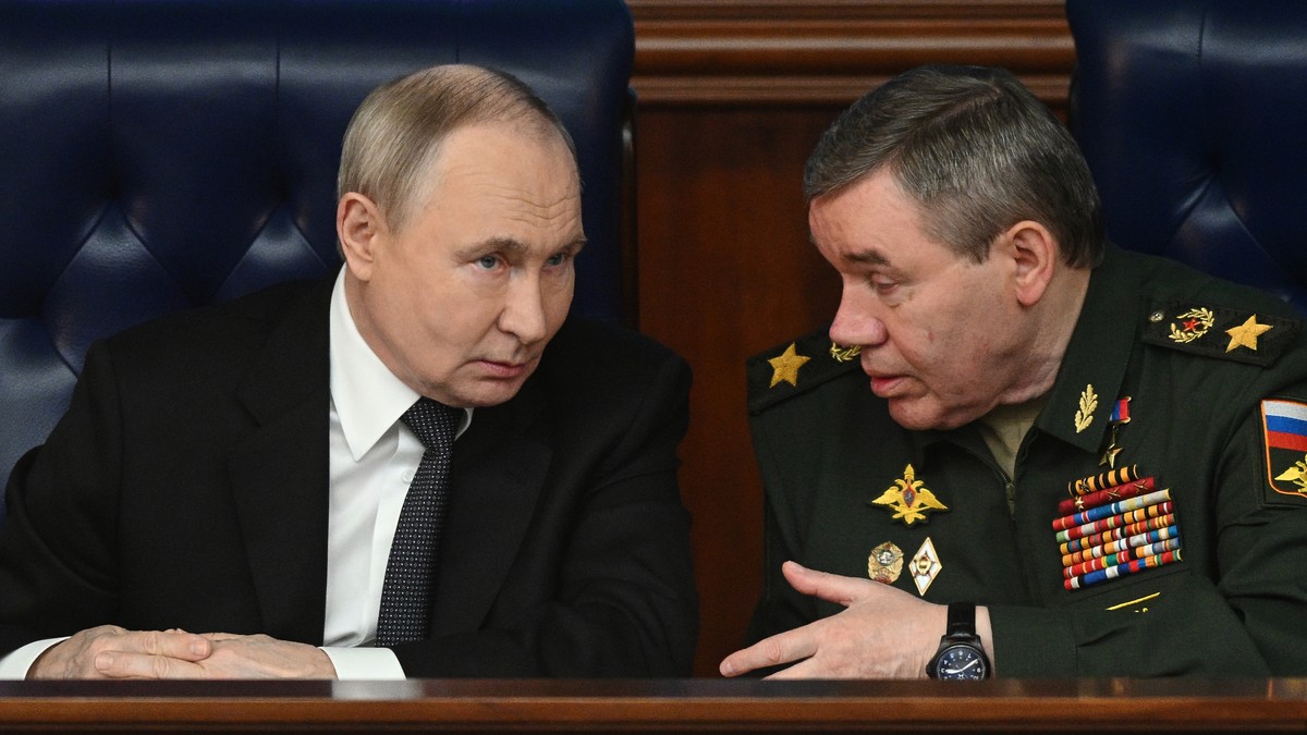 Vladimir Putin i Valerij Gerasimov na godišnjem sastanku odbora Ministarstva odbrane u Moskvi 17. decembra