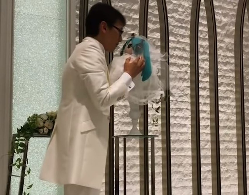 Akihiko Kondo i Hatsune Miku