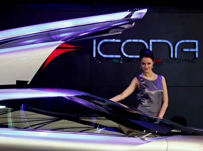 Salon samochodowy w Szanghaju... Jest na czym zawiesić oko :)