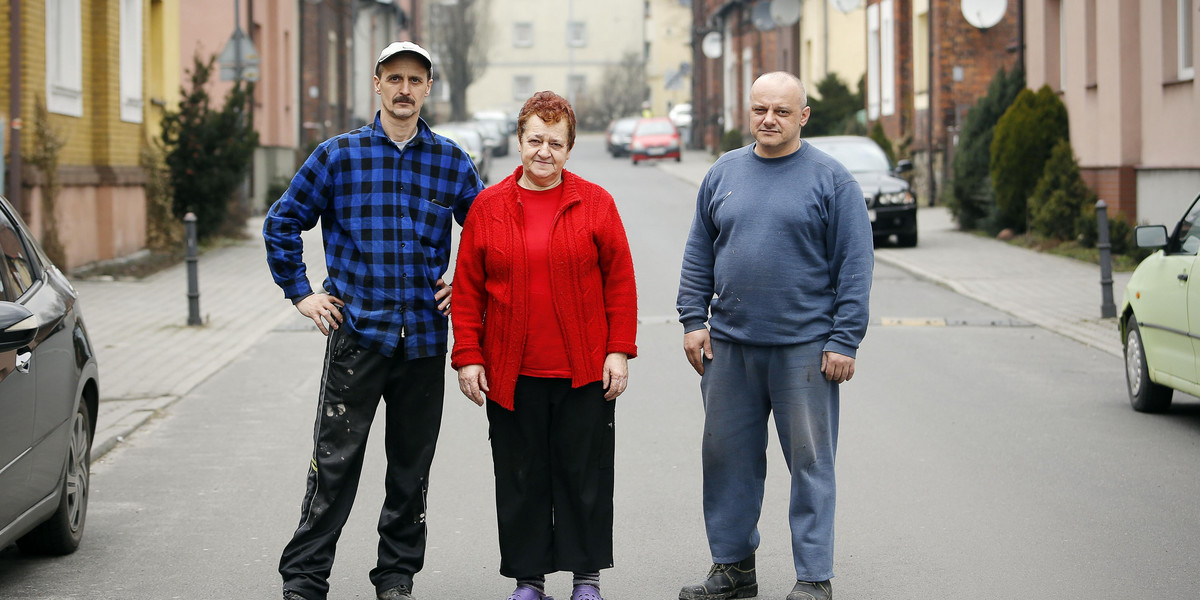 Krzysztof Sekutowski (45 l.) , Helena Sekutowska (66 l.) i Krzysztof Mazurek (45 l.), mieszkancy ul. Idy