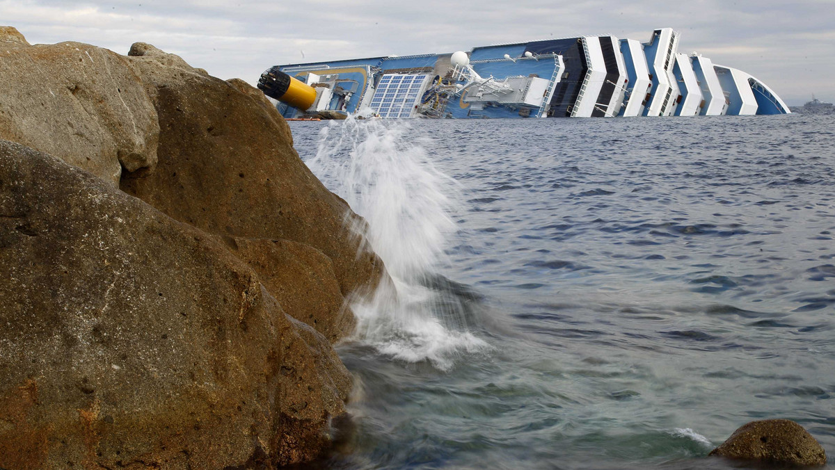 Osiem dni po katastrofie statku Costa Concordia włoskie media rozpowszechniły wypowiedź kapitana jednostki, Francesco Schettino, który w niedawnych zeznaniach zapewnił, że natychmiast zawiadomił sztab armatora o tym, co się stało.