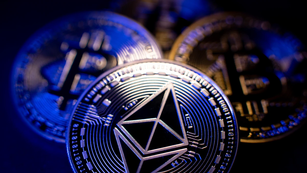 Rast cena kriptovaluta: Bitkoin probio granicu 102.988 evra, Solana skočila  14%