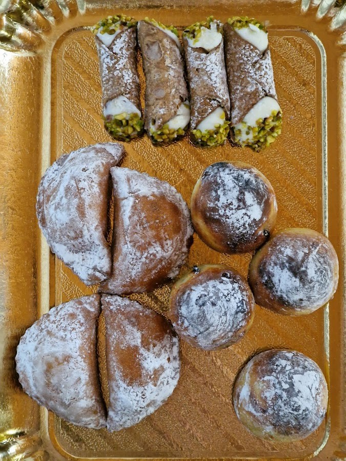 Cannoli predstavujú typický sicílsky dezert.