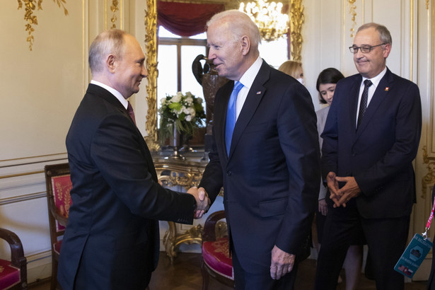 Przywitanie Joe Bidena i Władimira Putina