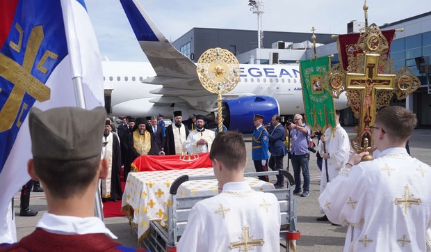 neprocenjive hilandarske relikvije stigle u Srbiju