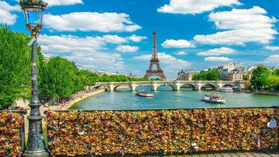 Why Paris is known as the city of love