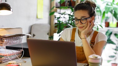 Szykują się zmiany w prawie. Pracodawca będzie zwracać pieniądze za zużyty prąd i internet