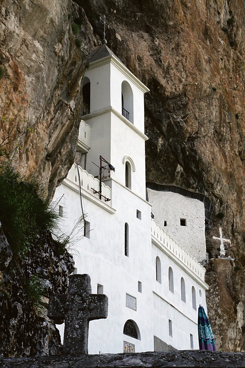 Manastir Ostrog kod Danilovgrad, između Podgorice i Nikšića