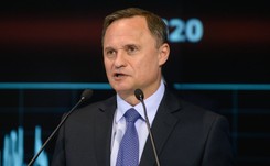 'Wyborcza': Czarnecki oskarża szefa KNF o 'zaoferowanie przychylności' w zamian za 40 milionów złotych. Komisja: To próba wywarcia wpływu