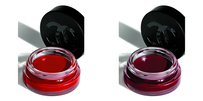 Nijanse "Šanel" rumenila korišćene za kreiranje izgleda, red camellia i berry boost