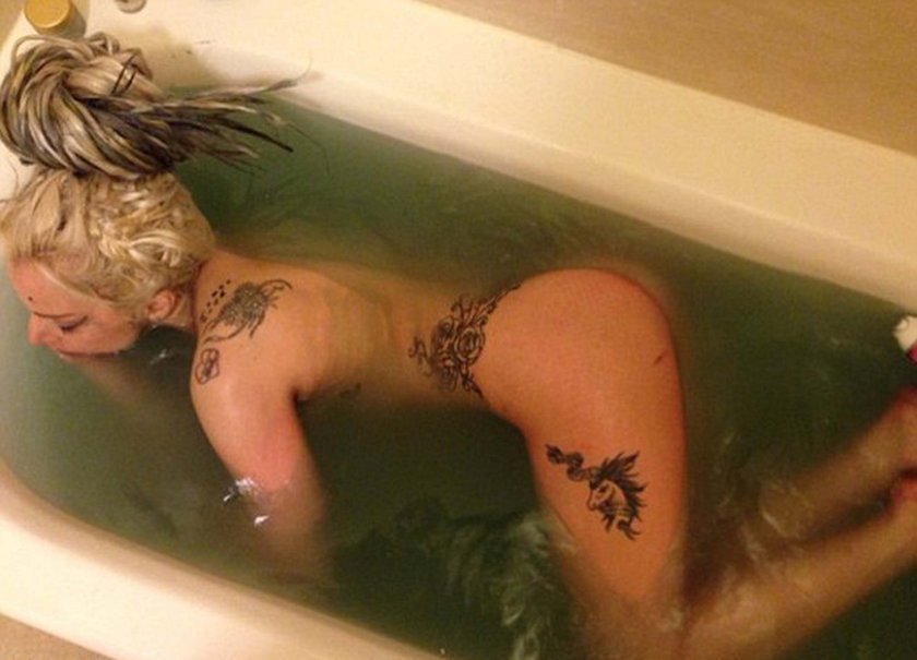 Lady Gaga naga w wannie