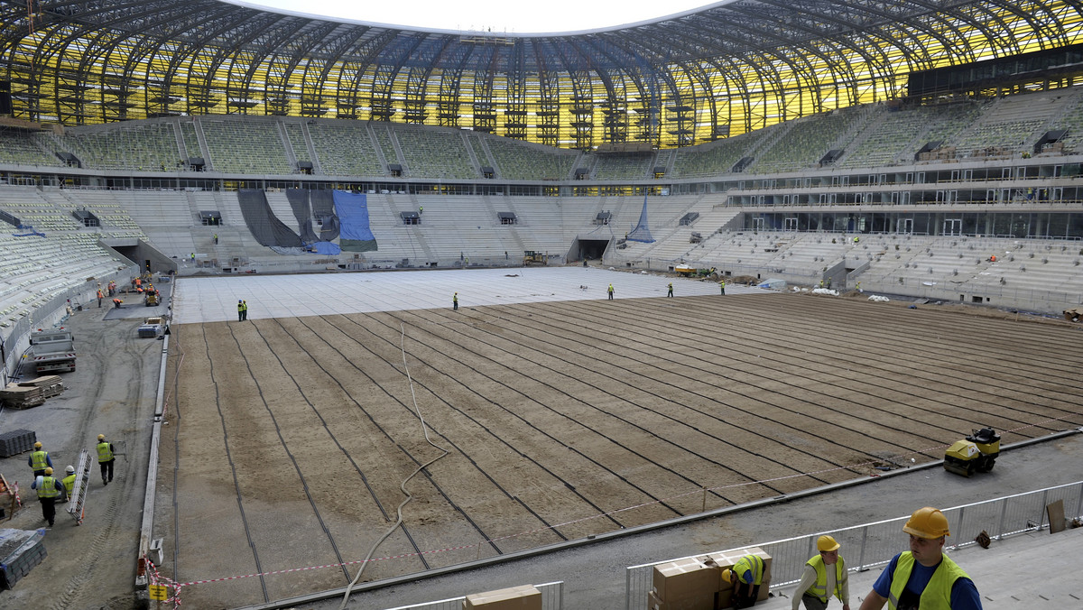 2 czerwca PGE Arena Gdańsk ma być oddana do użytku. Jeśli nie będzie żadnych uwag co do stanu technicznego obiektu oraz bezpieczeństwa na nim, nie powinno być przeszkód do rozegrania na stadionie w Gdańsku meczu towarzyskiego Polska - Francja - poinformowali na specjalnie zwołanej konferencji prasowej przedstawiciele miasta.