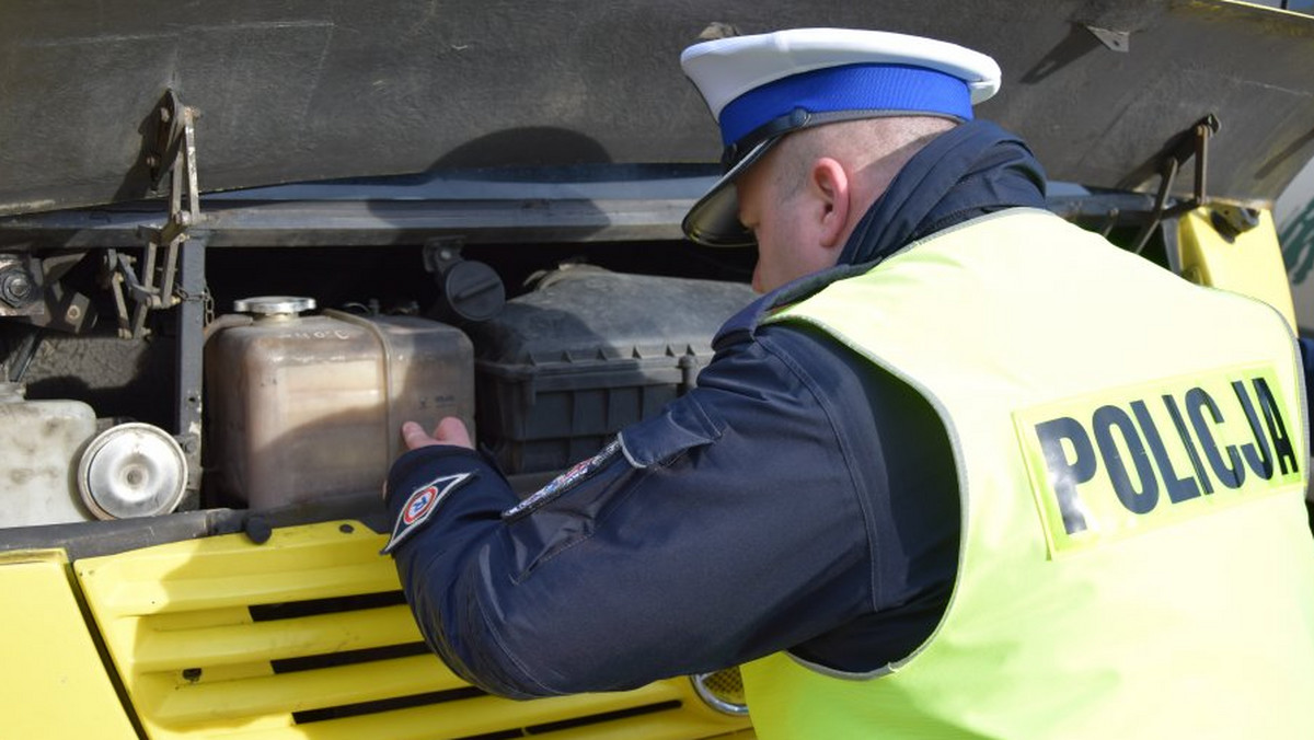 Jutro na parkingu przy hali widowiskowo-sportowej na Podpromiu rusza stały punkt kontroli pojazdów. W ten sposób policjanci wspólnie z pracownikami Inspekcji Transportu Drogowego będą mogli kontrolować autokary i pojazdy przewożące dzieci i młodzież.