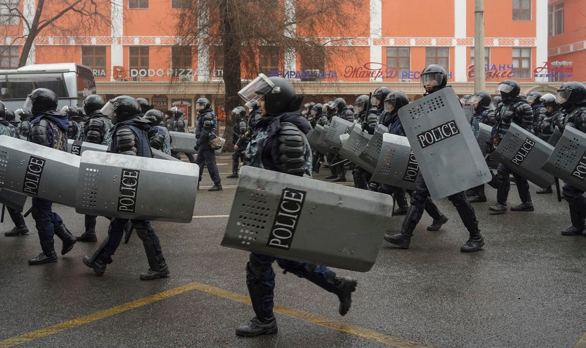 Policja na ulicach Ałmaty