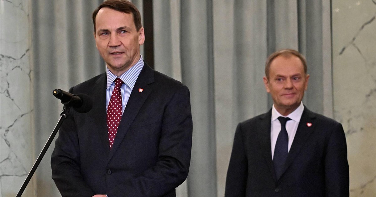 Sikorski na premiera zamiast Tuska? "To się przekłada się na postrzeganie go, jako potencjalnie silniejszego"