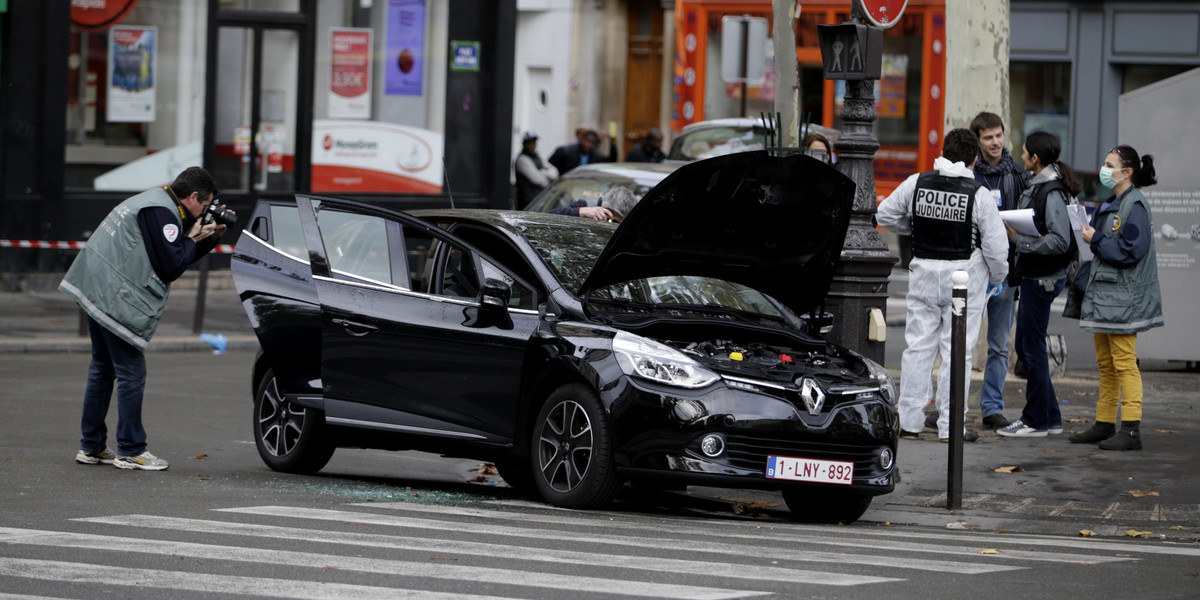 W Paryżu znaleziono samochód należący prawdopodobnie do zamachowców